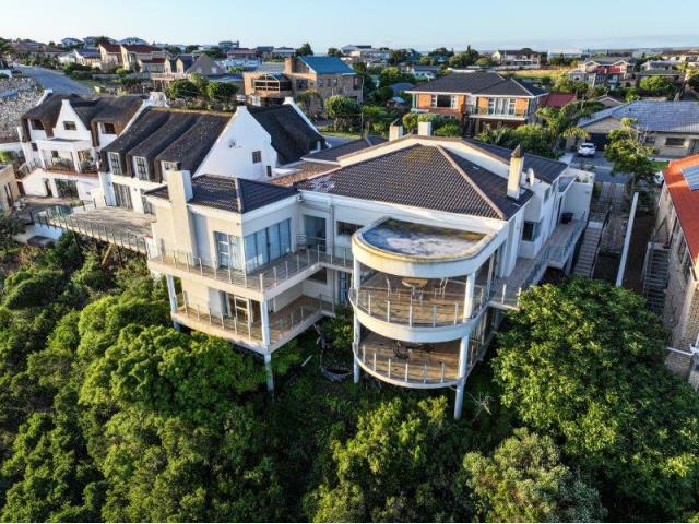 5 Bedroom Property for Sale in Stilbaai Wes Western Cape